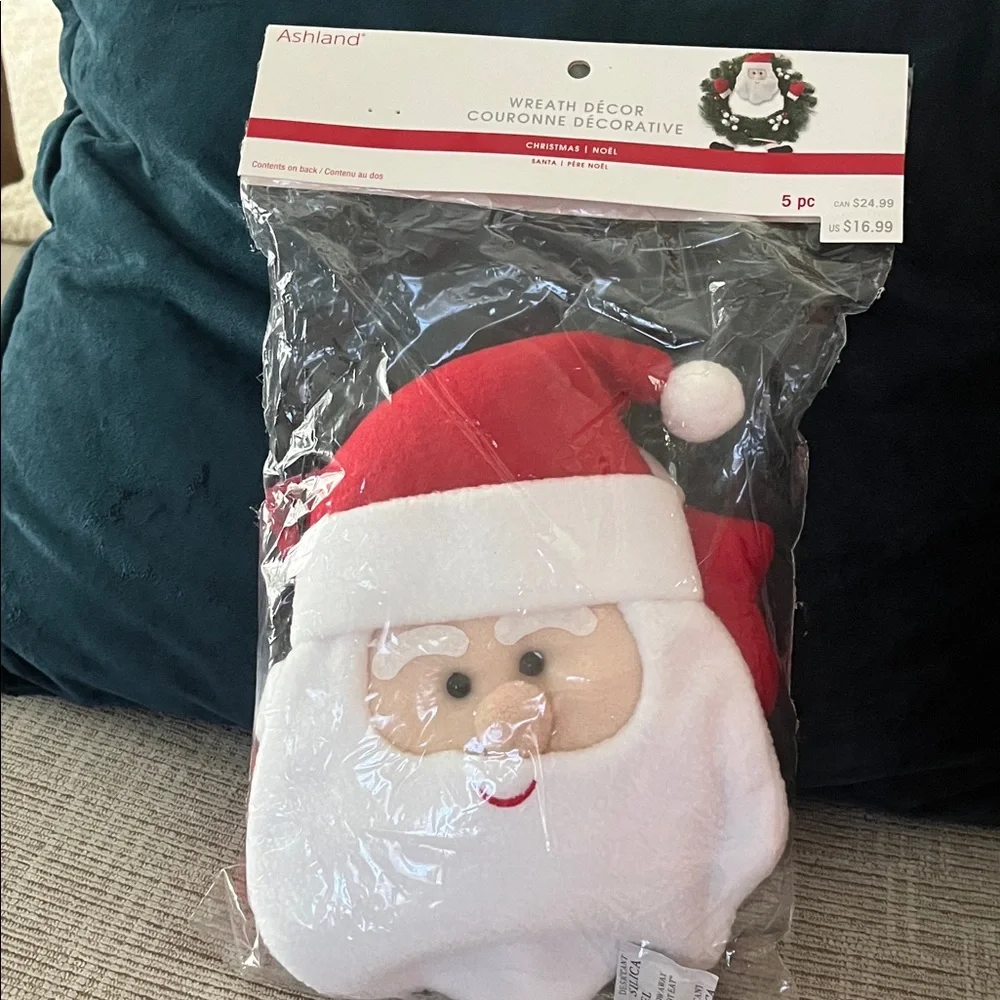 Ashland Santa Face Wreath Decor in Red and White